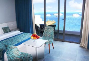 Shellghada Blue Beach allows 18 year olds to book a room