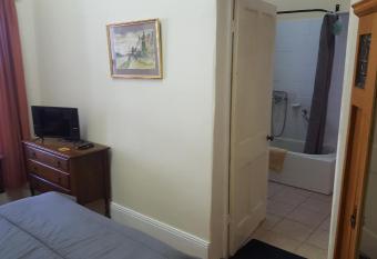 Rustic & Regal 2 allows 18 year olds to book a room