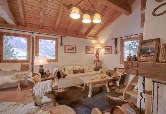 Chesa Spermunt has Balcony rooms