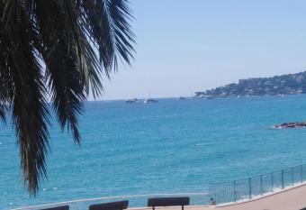 Bluemarine, studio vista Mare allows 18 year olds to book a room