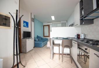 Appartamento al Ponte di Luigi Viscovo allows 18 year olds to book a room