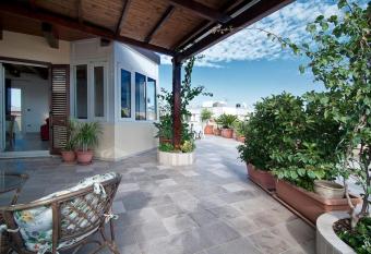 SARI CASA VACANZE has Balcony rooms