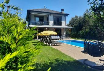 Kartepe Ma  ukiye de L  ks Villa has Balcony rooms