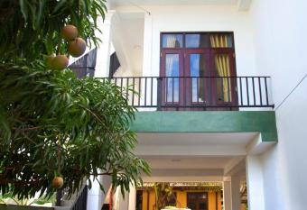 Negombo Palace has Smoking/Balcony rooms