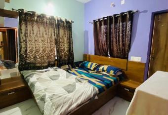 2b, geeta regency has Balcony rooms