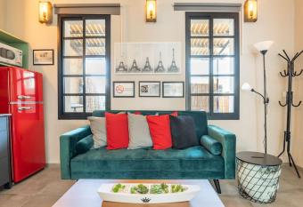 Levi Urban - Top Location Boutique Apartments in Haifa allows 18 year olds to book a room