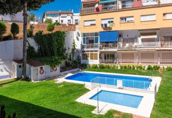 Benyamina Playa has Smoking rooms