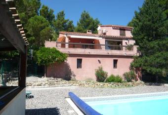 Chambres d   h  te l Amandi  re    Cucugnan has Balcony rooms