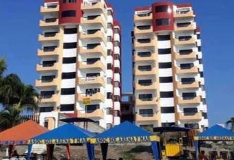 Hermoso Departamento frente al mar has rooms with a private hot tub