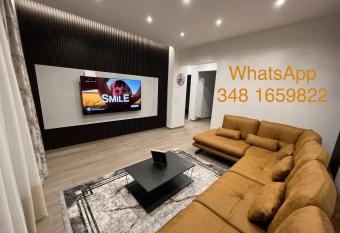 BRIANZA APARTMENT has Balcony rooms