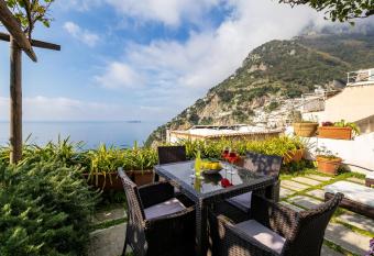 Scorcio d  Oltremare - Sea view apt in Positano has Balcony rooms