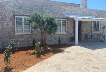 Milisahouse Cottage has Balcony rooms