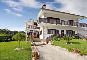 Casa Inteira T4 com Jardim Privado has Balcony rooms