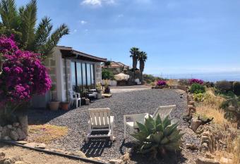 Casa Cueva - L&L has Balcony rooms