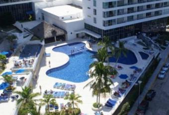 DEPARTAMENTO ACAPULCO EN ZONA DIAMANTE has rooms with a private hot tub