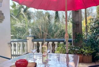 Appartement has rooms with a private hot tub