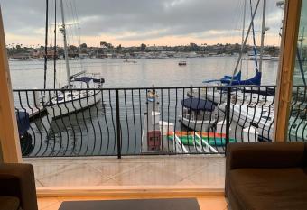 (null) has Balcony rooms