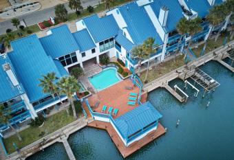 Sunset View on Canal-Bring Your Boat has Balcony rooms