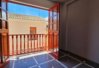 Cozzy apartment en pleno Centro! allows 18 year olds to book a room