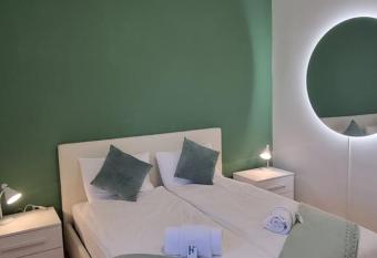 Al Nido Della Stazione has Balcony rooms