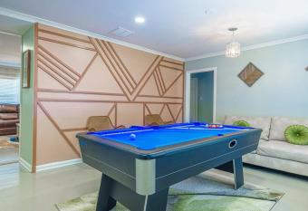 Creme de la Creme @ Graceland has Balcony rooms