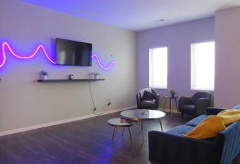 Spacious Midtown Condo 2 bed 2 bath near Downtown KC has Balcony rooms