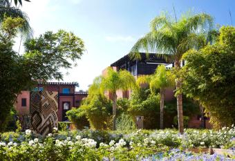 H  tel & Ryads Barri  re Le Naoura has rooms with a private hot tub