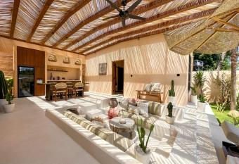 Villa Mahuwa has Balcony rooms