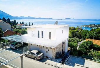 Apartments in Mlini 44021 has Balcony rooms