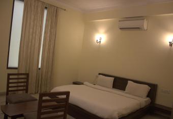 Jai Mahal Udaipur ( 4km From City Palace ) has Smoking rooms