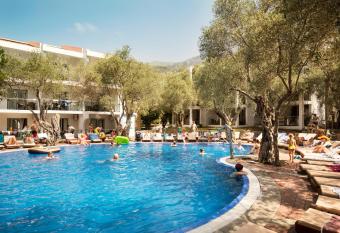 Vile Oliva Hotel & Resort has Balcony rooms