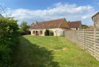 La Petite Breuille has Balcony rooms