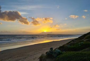 Ocean Grove - walk to Beach, Park, Cafe & Pub has Balcony rooms