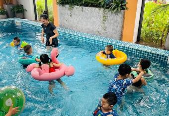 H    Long PAO Homestay allows 18 year olds to book a room