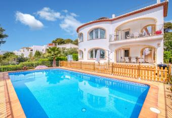 Villa with Sea and Mountain Views has Balcony rooms