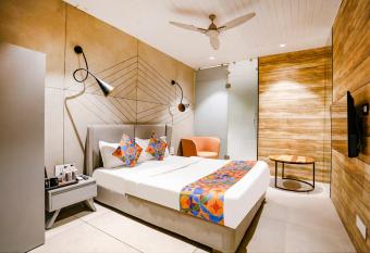 HOTEL WELCOME allows 18 year olds to book a room