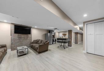 Grandeur Estates at the Park Chic 1 Bed Suite has Smoking rooms