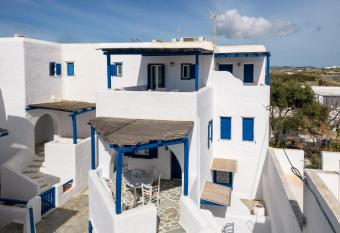Paros 3 bedrooms Messonette for 6 persons by MPS has Balcony rooms