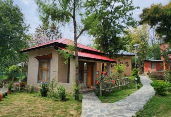 Namlang Resort has Balcony rooms