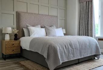 Sweeney Stays, Clyde Apartment allows 18 year olds to book a room