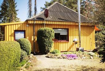 Gelbes Haus bei Mardorf am Steinhuder Meer has Balcony rooms
