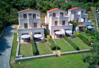 Villa Alex Holiday Home has Balcony rooms