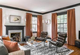 Rad Trad has rooms with a private hot tub