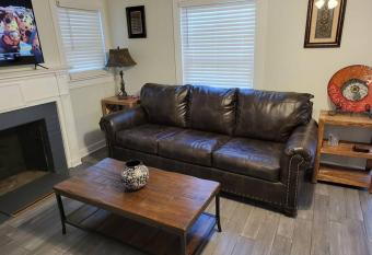 5. Cozy cabin in Guntersville has Balcony rooms