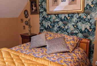 suite ORIENT EXPRESS dans l Auberge des Trains Mythiques allows 18 year olds to book a room