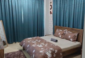 Diamond Room in Shared Apartment allows 18 year olds to book a room