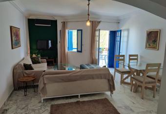 Comfy appartement with two bed rooms and sea view has Balcony rooms