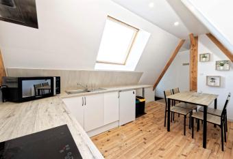 Appartement Lumineux allows 18 year olds to book a room