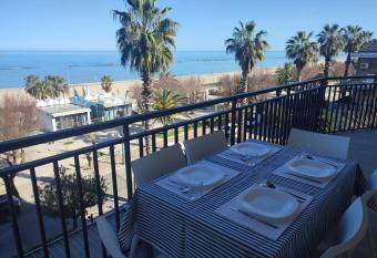 D Suite Fronte Mare has Balcony rooms