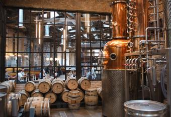 Historic Pad Central Dublin - The Jameson Distillery Apt has Balcony rooms